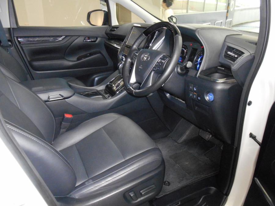 Alphard 2.5 Hybrid SRC Modellista - Image 3